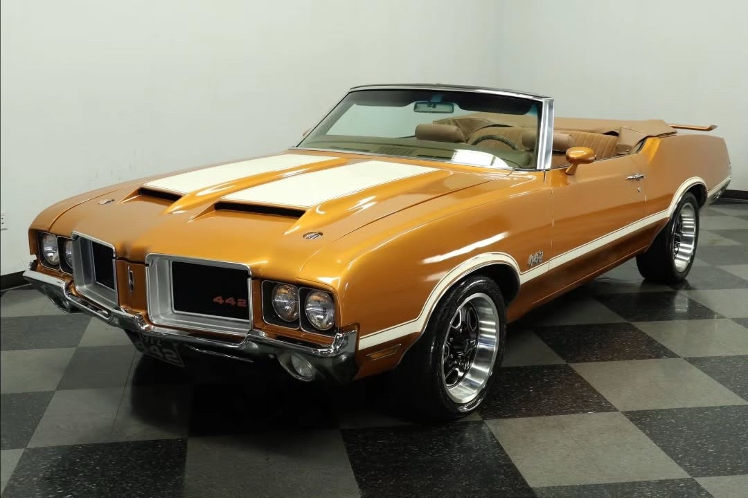 1972 Oldsmobile Cutlass 442 convertible with a matching 455 BIG BLOCK V8 Engine
