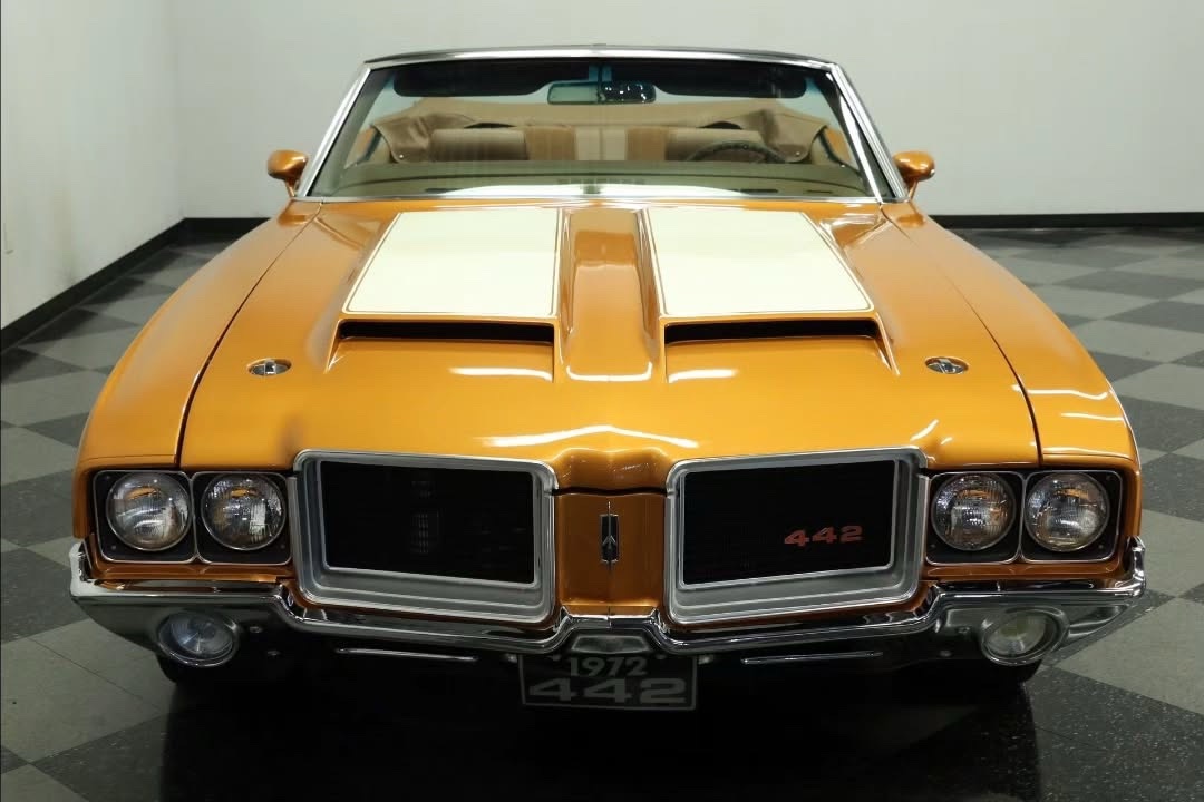 1972 Oldsmobile Cutlass 442 convertible with a matching 455 BIG BLOCK V8 Engine - Image 2