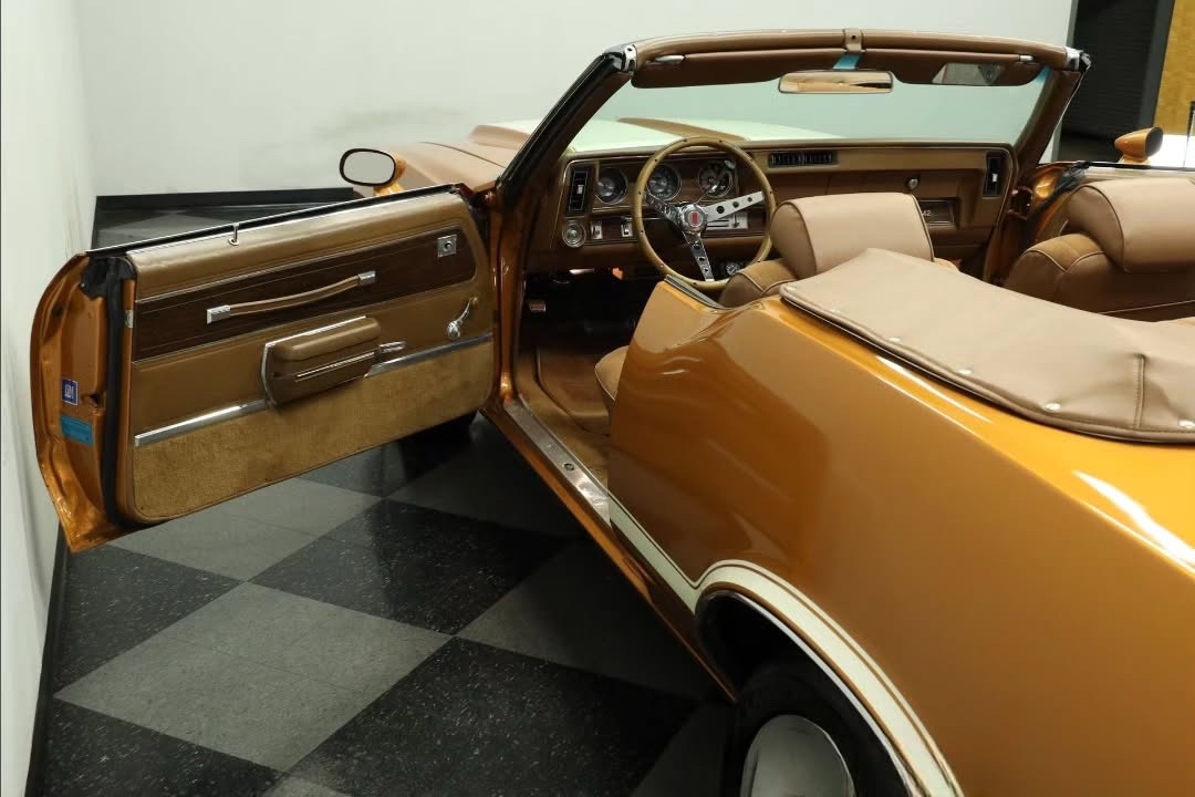 1972 Oldsmobile Cutlass 442 convertible with a matching 455 BIG BLOCK V8 Engine - Image 4