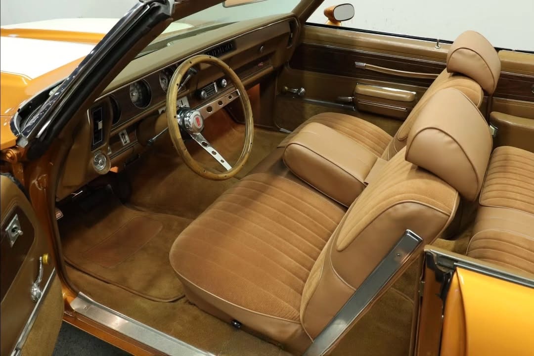 1972 Oldsmobile Cutlass 442 convertible with a matching 455 BIG BLOCK V8 Engine - Image 5