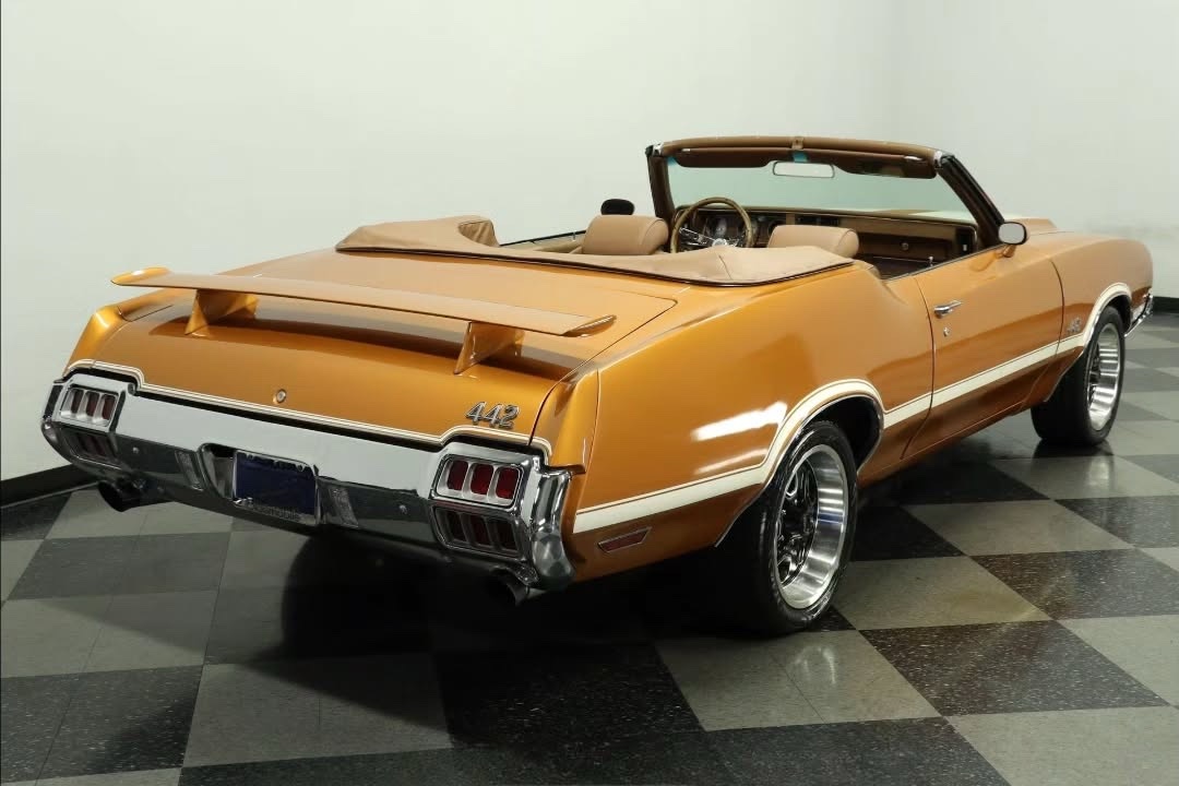 1972 Oldsmobile Cutlass 442 convertible with a matching 455 BIG BLOCK V8 Engine - Image 10